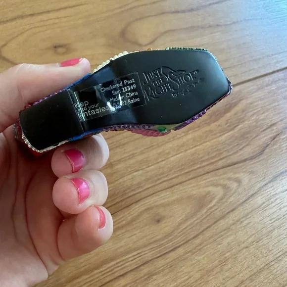 Vintage Just The Right Shoe Collection: Festive - Picture 4 of 10